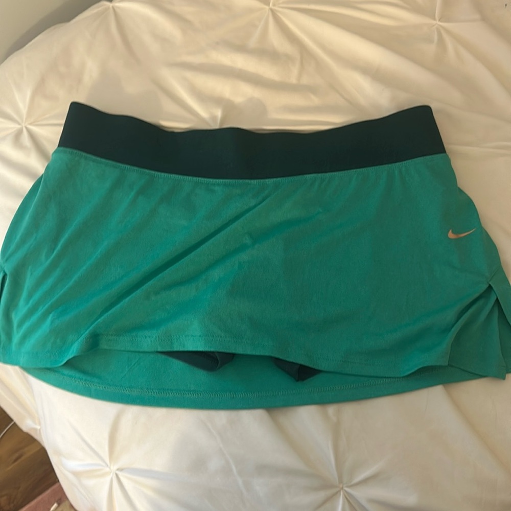 NIKE SKORT SIZE L